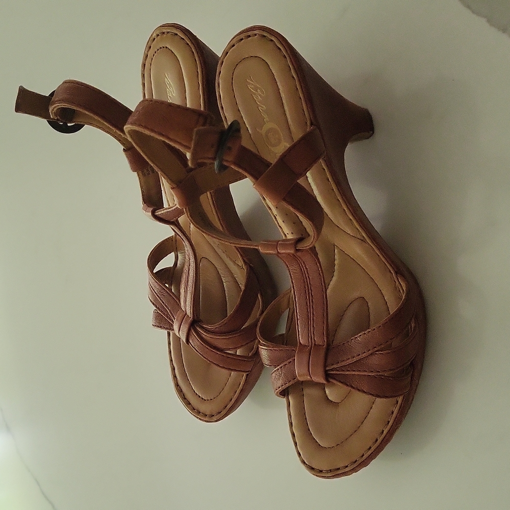 Born BOC sandles Myndy brown ankle slingback heels